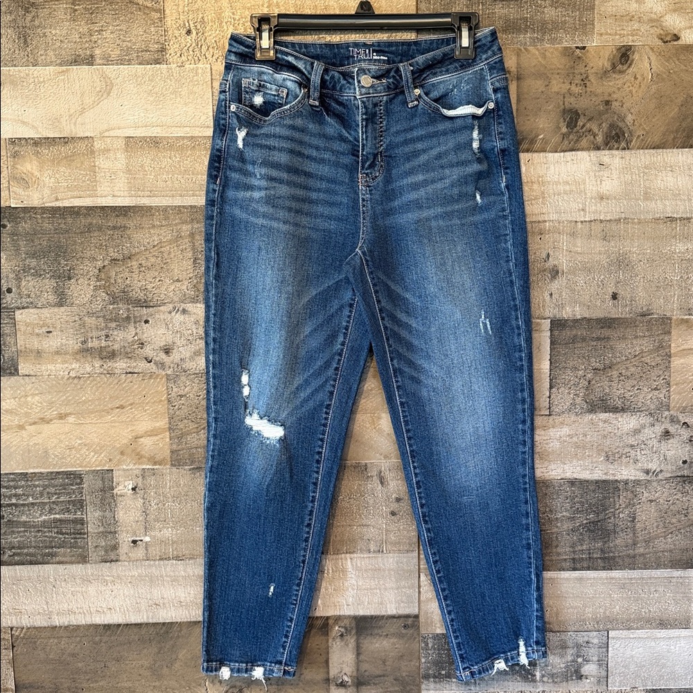 Time and Tru Mid-Rise Distressed Jeans Size 4 - Picture 15 of 16